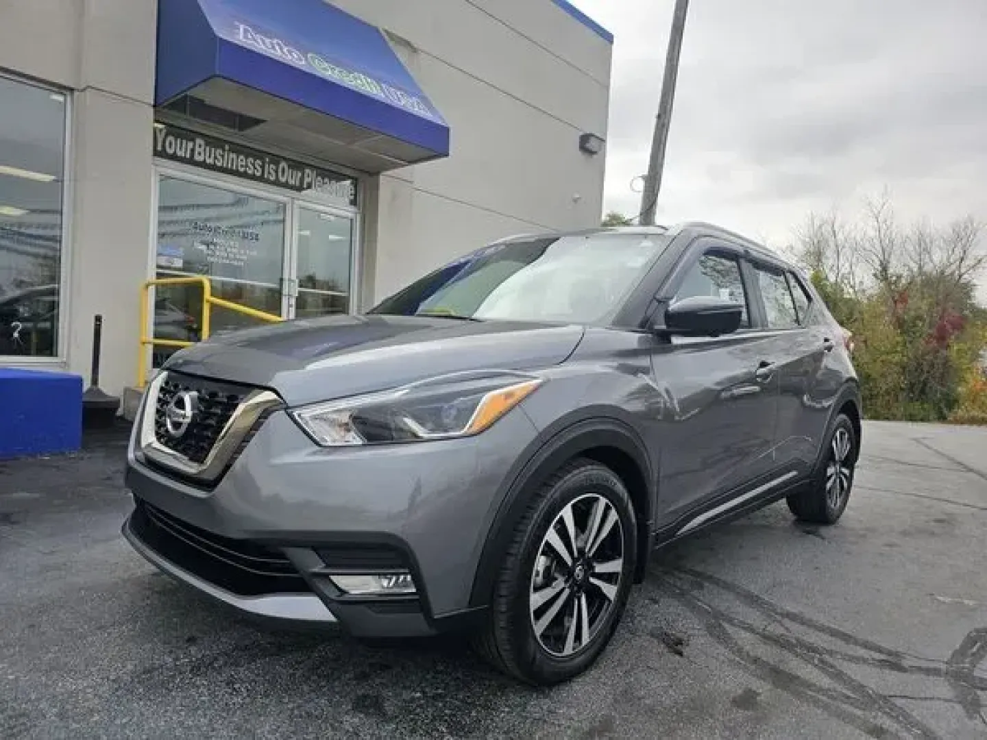 2019 SILVER /BLACK Nissan KICKS S (3N1CP5CUXKL) with an 1.6L L4 engine, CVT transmission, located at 502 South Main Street, Columbia City, IN, 46725, (260) 244-4645, 41.151382, -85.490578 - 2019 Nissan KICKS S - Photo#0