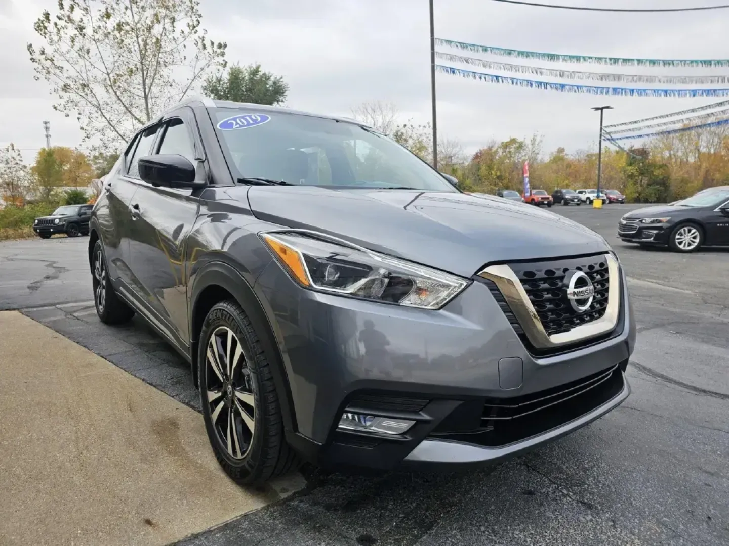 2019 SILVER /BLACK Nissan KICKS S (3N1CP5CUXKL) with an 1.6L L4 engine, CVT transmission, located at 502 South Main Street, Columbia City, IN, 46725, (260) 244-4645, 41.151382, -85.490578 - 2019 Nissan KICKS S - Photo#1