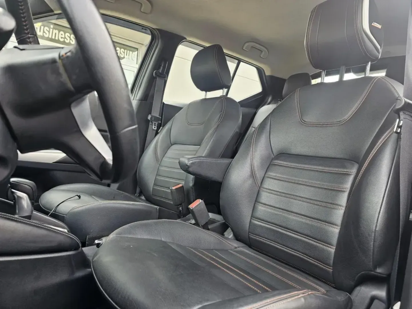 2019 SILVER /BLACK Nissan KICKS S (3N1CP5CUXKL) with an 1.6L L4 engine, CVT transmission, located at 502 South Main Street, Columbia City, IN, 46725, (260) 244-4645, 41.151382, -85.490578 - 2019 Nissan KICKS S - Photo#5